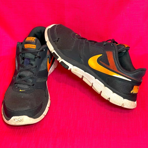 NIKE TRAINING SNEAKERS DARK GRAY & ORANGE SIZE 8.5 - Picture 1 of 13